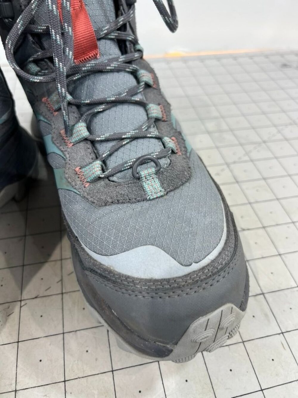 Merrell Women’s Waterproof Hiking Boots Vibram Sole Sz 9.5 US Gray & Red J067016 - Picture 8 of 11